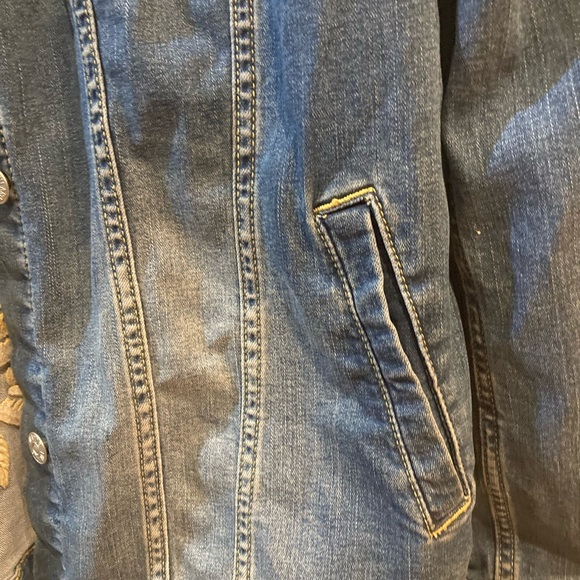 ❤️LuLaRoe Denim Embroidered Jacket - EUC $20 or $15 w/offer - Picture 4 of 10